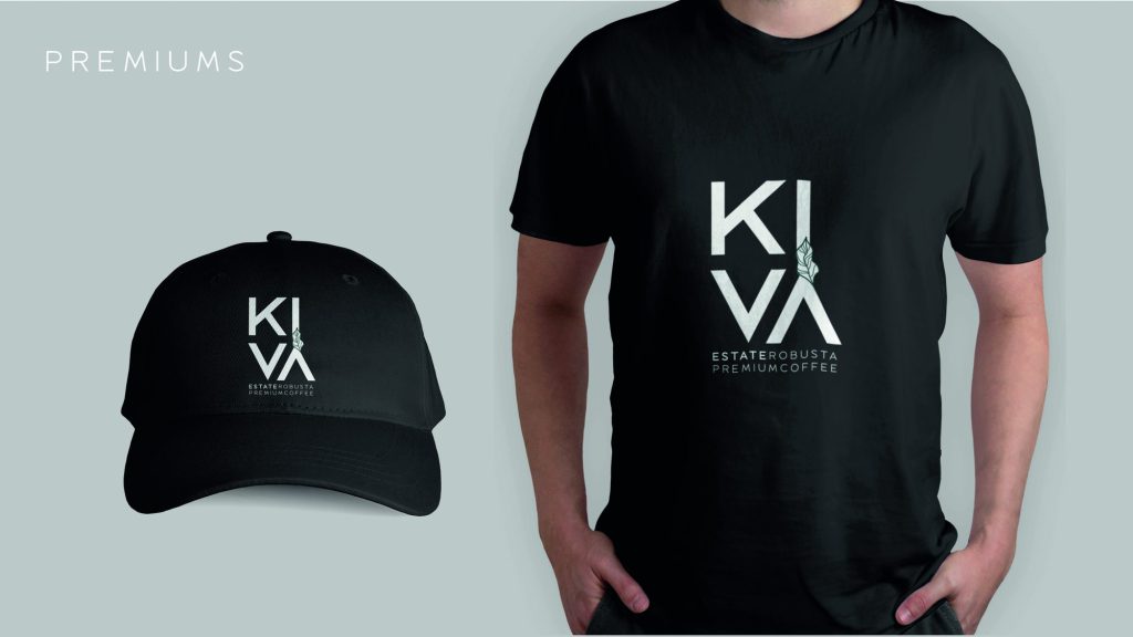 Gorra y camiseta negras con la marca Kiva