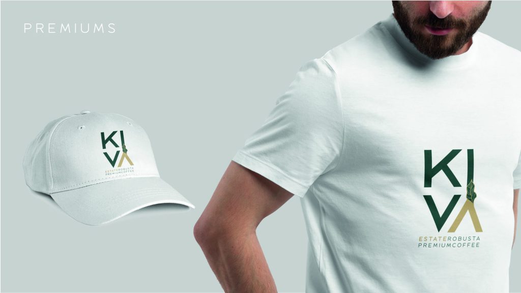 Gorra y camiseta blancas con la marca Kiva