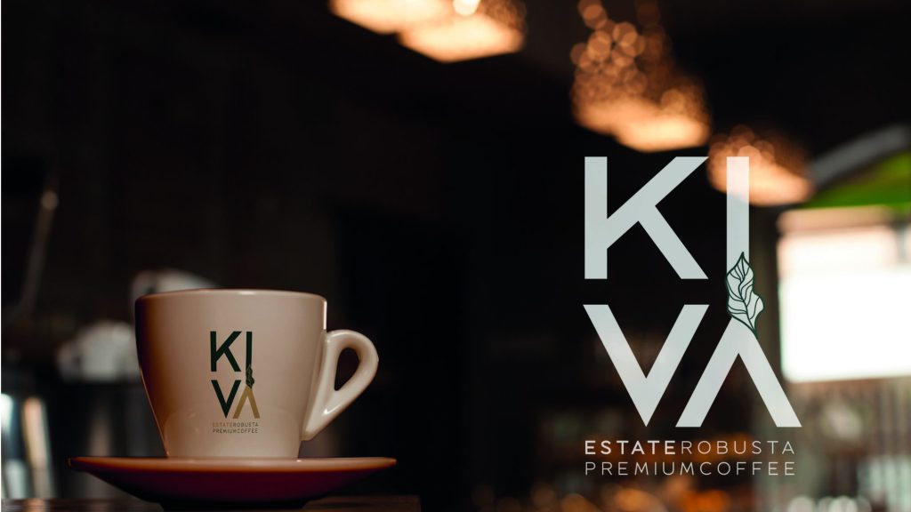 Taza de café con el logotipo de Kiva Estate Coffee